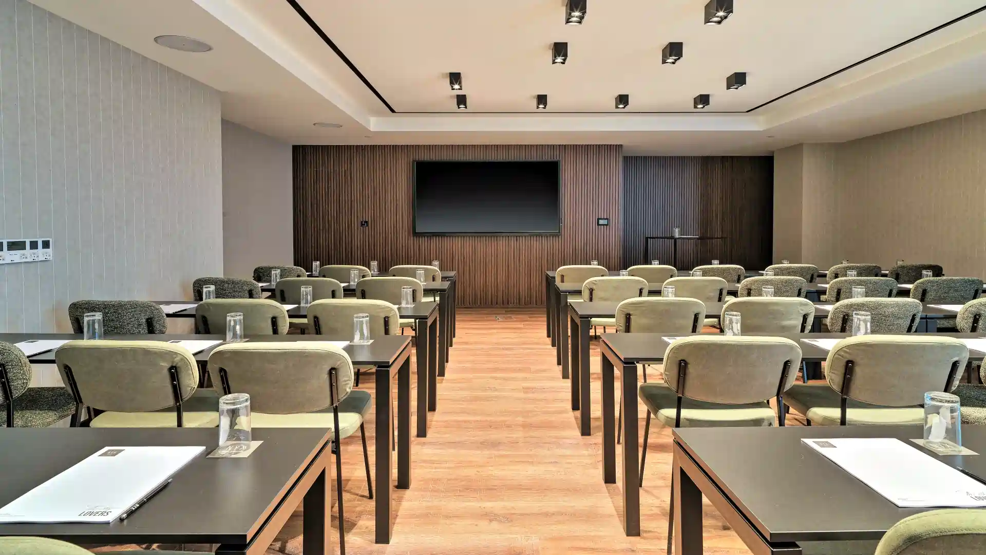 NYX Hotels - meetings010.webp